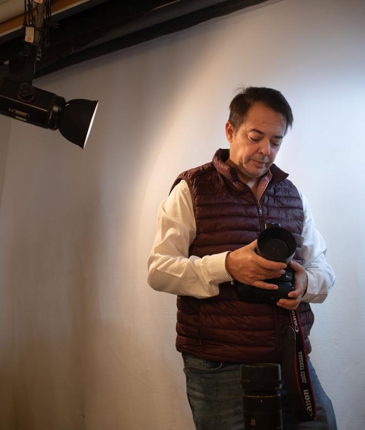 Imagen secundaria 2 - Trabajando en el estudio. 